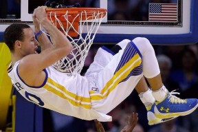 球场上的“战术大师”：揭示球队胜利密码，球员战术意识