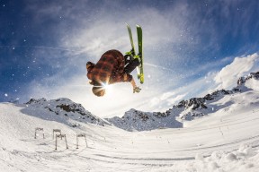 狼队客场战胜对手，展现实力突破，狼队比赛视频