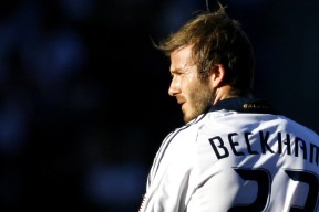 kaiyun体育app-_温布尔登草地赛场发生惊天逆转，年轻球员闪耀全场_，温布尔登冠军