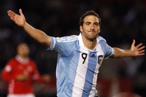 尼克斯逆转掘金，西部决赛中布伦森锁死对手，纽约尼克斯布鲁克林篮网